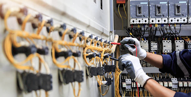 Professional Electrician technician working in Blue Ridge, VA